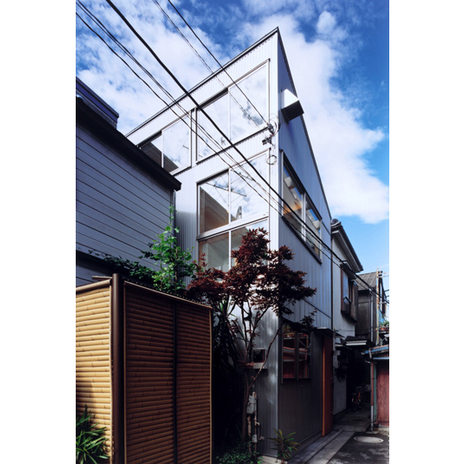 シャープな印象の外観