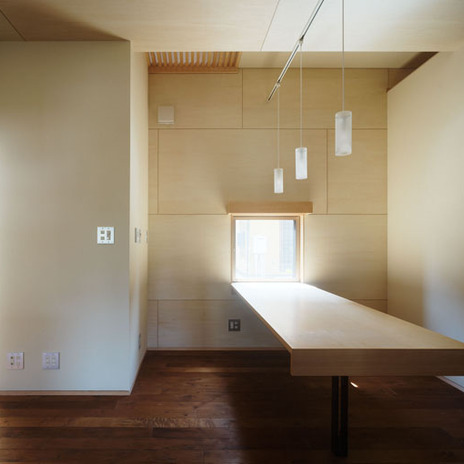 1本足のダイニングテーブル