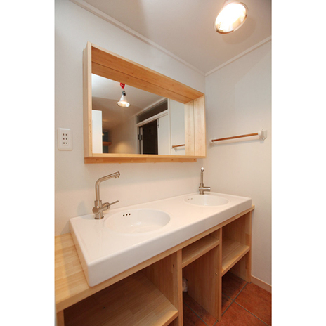 IKEAで組み立てるポップな洗面台