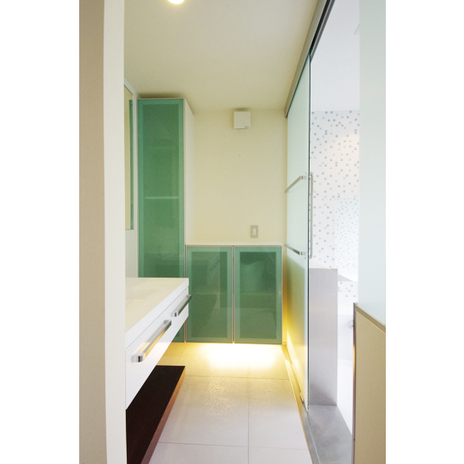 寝室と連続したホテルタイプの洗面室