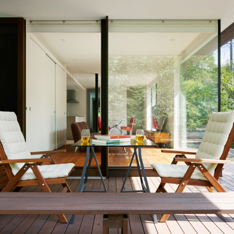 屋根のあるテラス。そこはアウターリビング。