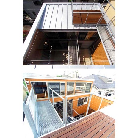 金属屋根と木デッキ