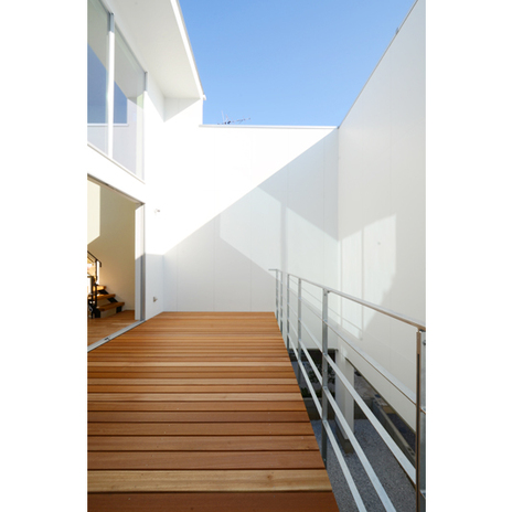 ウッドデッキの中庭