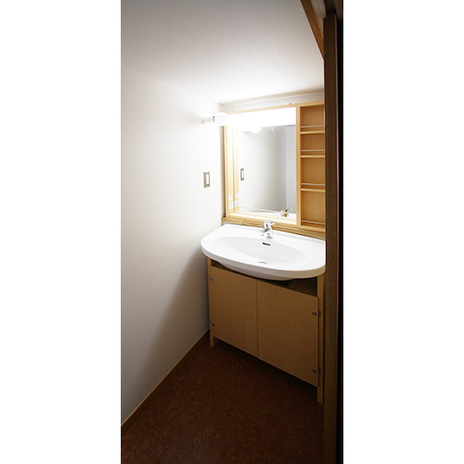 ２階の廊下の押入が洗面所に（リフォーム）