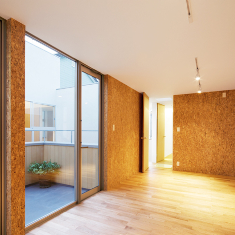 ブラウンの壁材を使った2階子供室