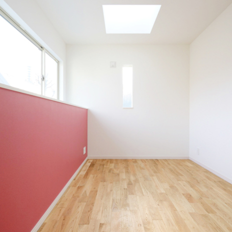 一部分を赤にすることで明るい雰囲気に