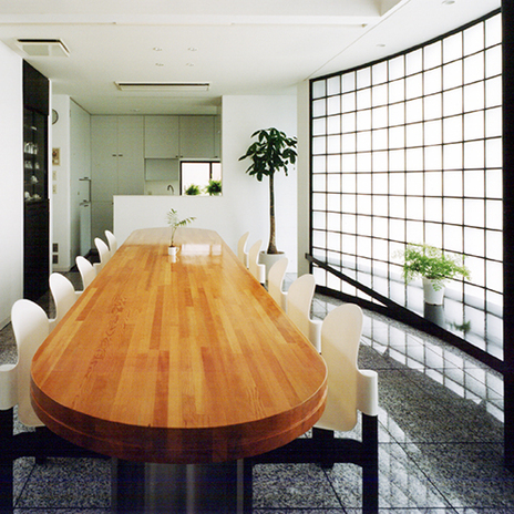 三日月のベンチシートも観客席に