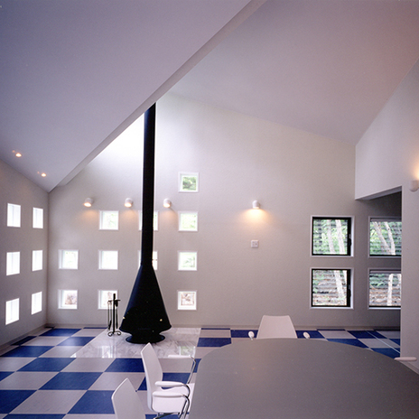 連なる30cmのガラスブロック、外の様子が