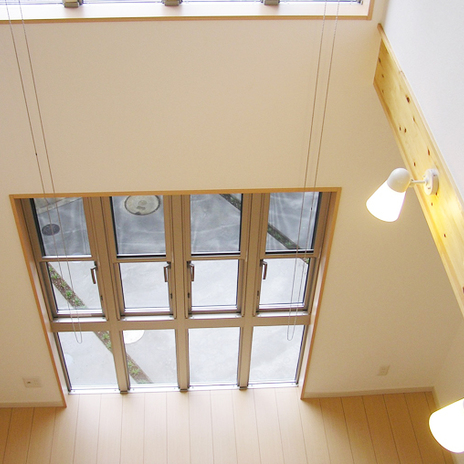 ２階から１階を眺めた吹抜け