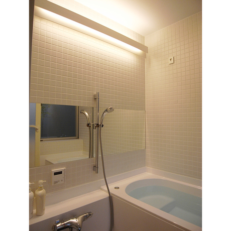 ホワイトで統一したバスルーム