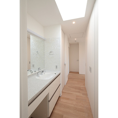 トップライトのある洗面