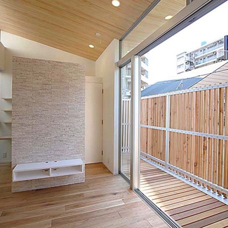 リビングと一体化したフラットのバルコニー