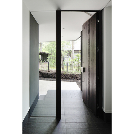 はめ殺しガラスで空間を遮断しない工夫を