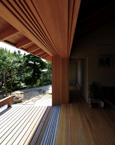 大屋根の家