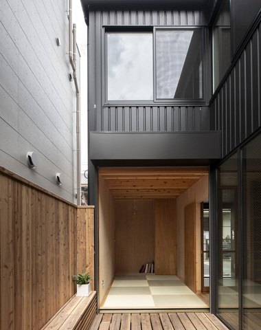 南側の建物高さを抑え、ビルの谷間でも十分な採光を確保。