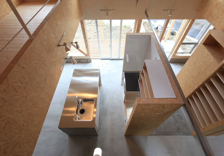 吹き抜けキッチンで料理中も2階の子ども達と繋がる