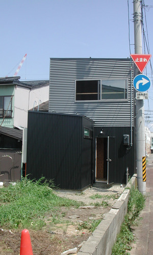 屋内は間口3.9メートルという狭さを感じさせない開放感