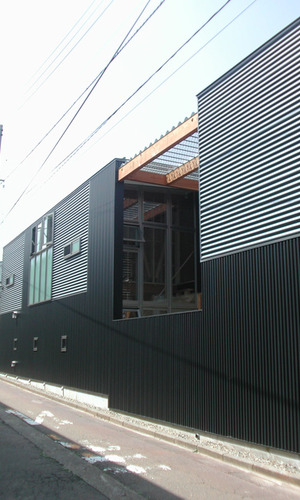 奥行25メートルの極端に細長い住宅