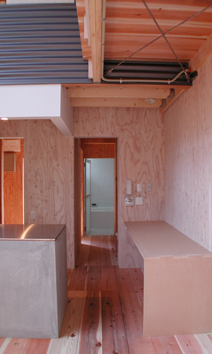 自然な風合いが楽しい床や壁の木目