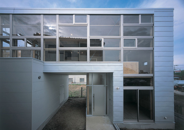 朝霞Kーリゾートとガレージにこだわる友達が集う家ー