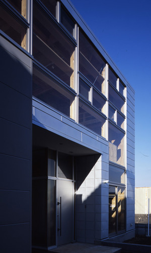 南面を窓で埋め尽くしたガラスの家