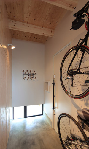 趣味の自転車も入れやすい土間の玄関