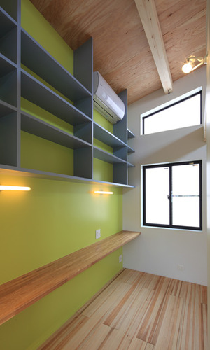 ロフトは夫婦のスタディコーナー