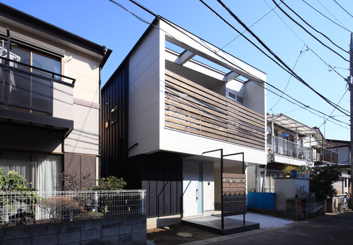 シンプルモダンで箱のような外観