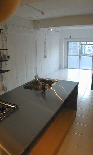 床壁天井を白くして部屋の奥まで明るい