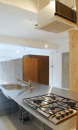 ワンルームでオープンな雰囲気の中に計算された適度な死角をつくりだす