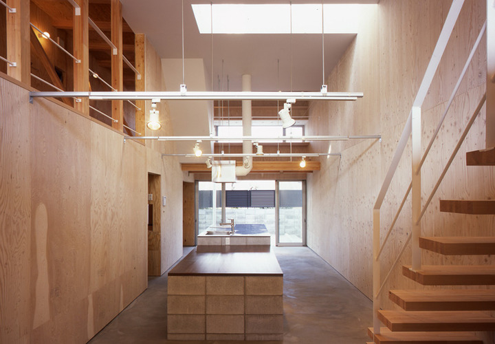 LDKを中心に南北に大きな窓を設けて夏は風が抜けて涼やかに