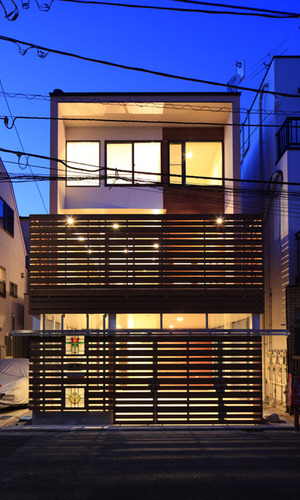 開放的だけど見えすぎない木製横格子