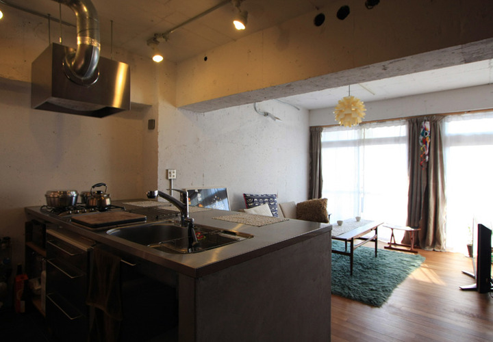 柔らかな陽が差し込むリビングダイニングキッチン