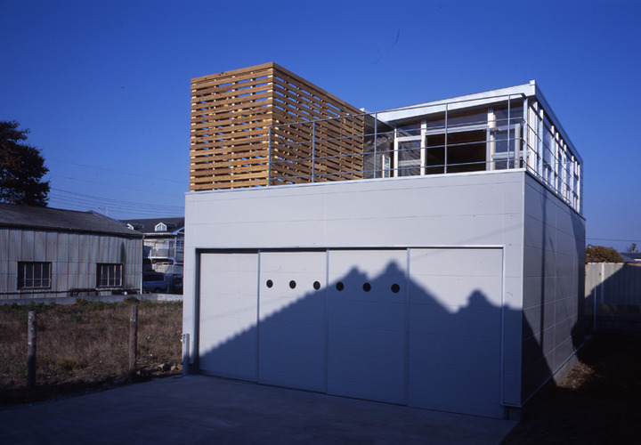 男の隠れ家をイメージした趣味のガレージ