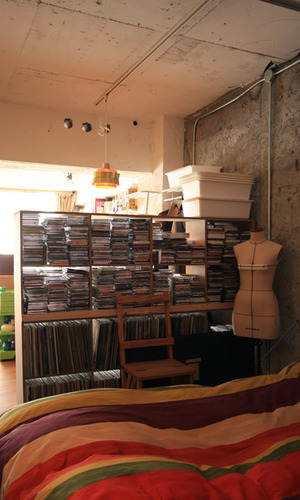 見せる収納で仕切ることでワンルームのいろいろな表情を楽しむ