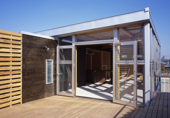 陽がサンサンと降り注ぐ開放的なリゾートテラス