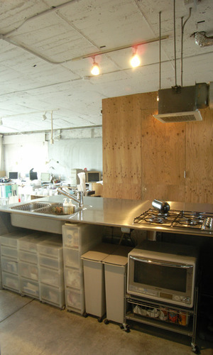 必要なものだけコンパクトにまとめたキッチン