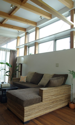 アジアのリゾートを思わせるようなくつろぎのリビング