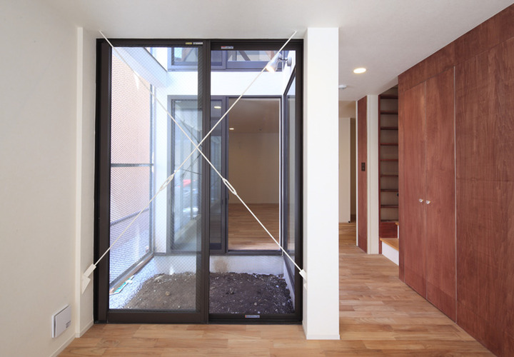 中庭を設ける事で開放的でありながらプライベートも確保できる空間