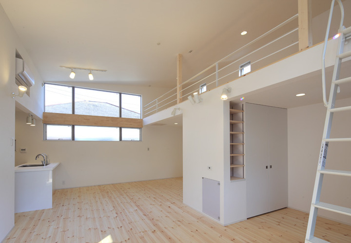 家族の視線と会話がクロスするリビングロフト