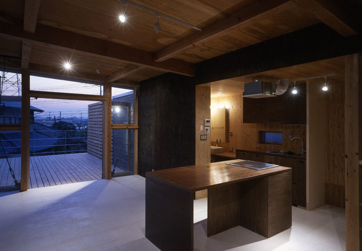 時の移ろいを感じるリビング