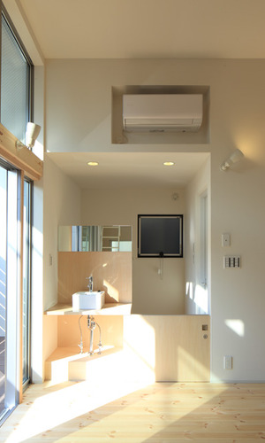 コンパクトで忙しい朝にも便利なリビング洗面