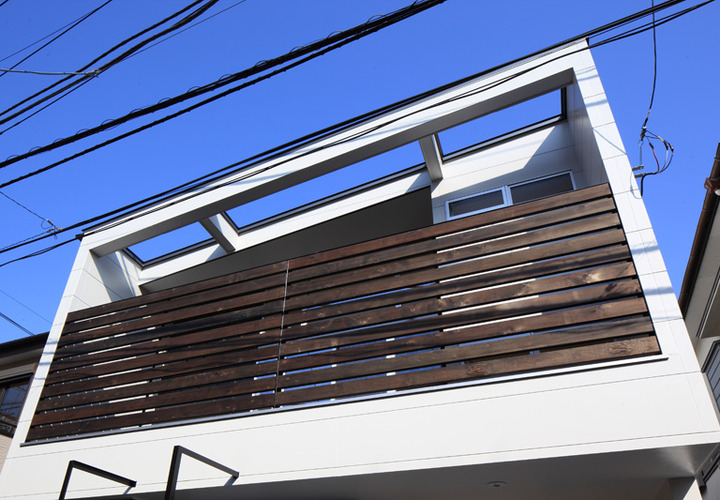 程よく目隠しされた日当りの良いテラス