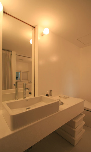 シンプルでくつろぎを感じられる洗面スペース