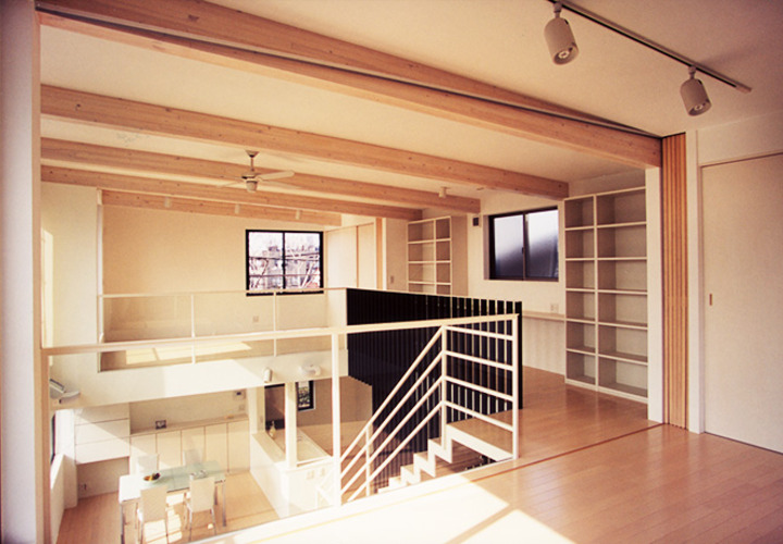 木の梁が印象的な中３階