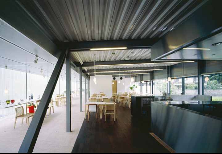 広々としたレストラン