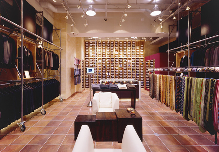 温かみのあるタイル張りの床