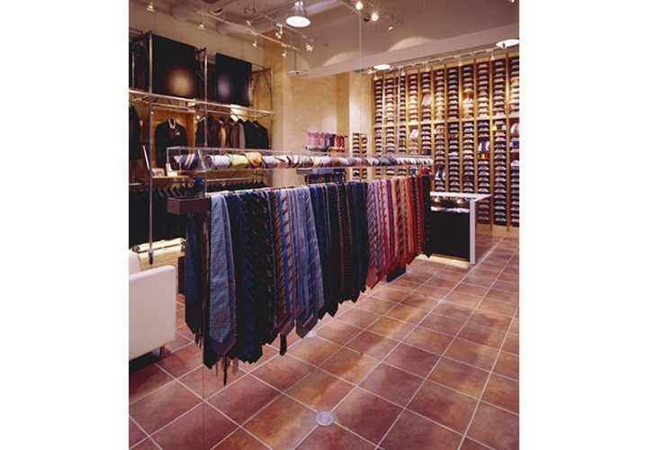 手に取りやすいネクタイラック