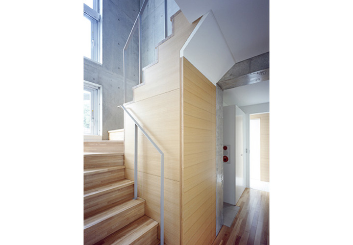 収納と同化する階段ボックス