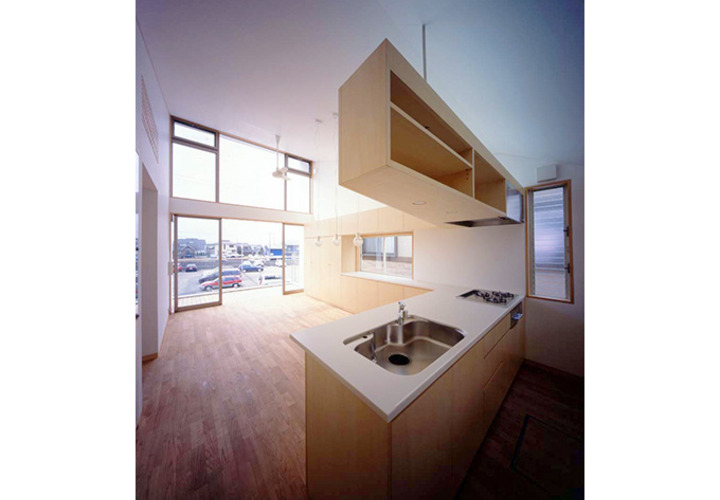 吊戸を吊る事で開放性を持たせたキッチン